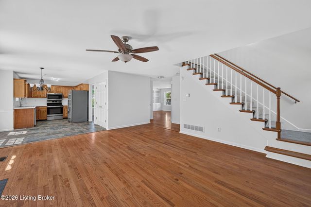 4207 Bridlepath Pl, Louisville, KY 40245