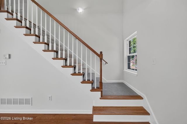 4207 Bridlepath Pl, Louisville, KY 40245