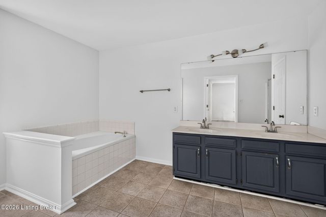 4207 Bridlepath Pl, Louisville, KY 40245