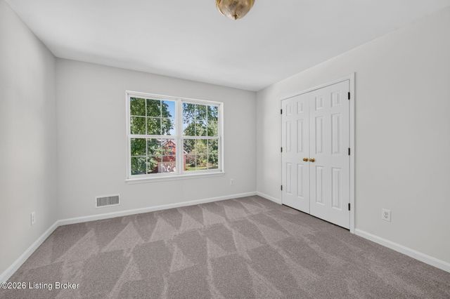 4207 Bridlepath Pl, Louisville, KY 40245