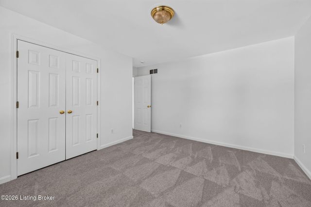 4207 Bridlepath Pl, Louisville, KY 40245