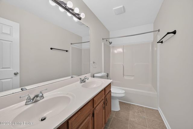 4207 Bridlepath Pl, Louisville, KY 40245