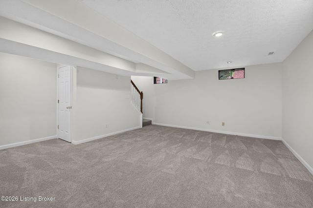 4207 Bridlepath Pl, Louisville, KY 40245