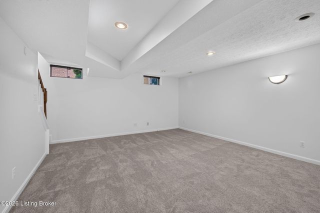 4207 Bridlepath Pl, Louisville, KY 40245