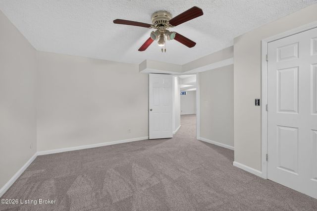 4207 Bridlepath Pl, Louisville, KY 40245