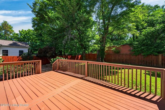 4207 Bridlepath Pl, Louisville, KY 40245