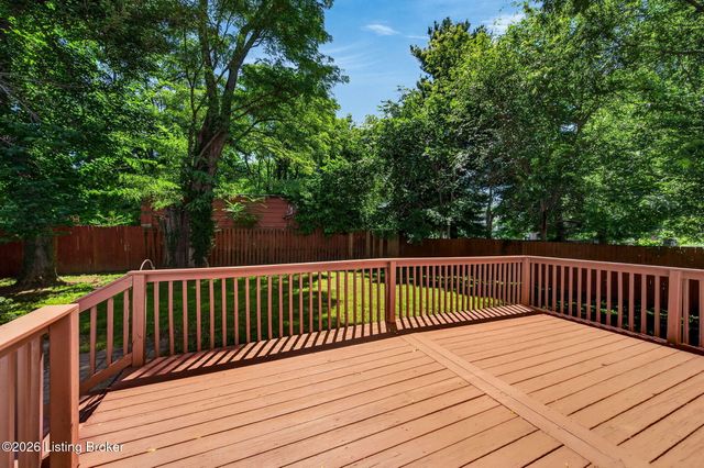 4207 Bridlepath Pl, Louisville, KY 40245
