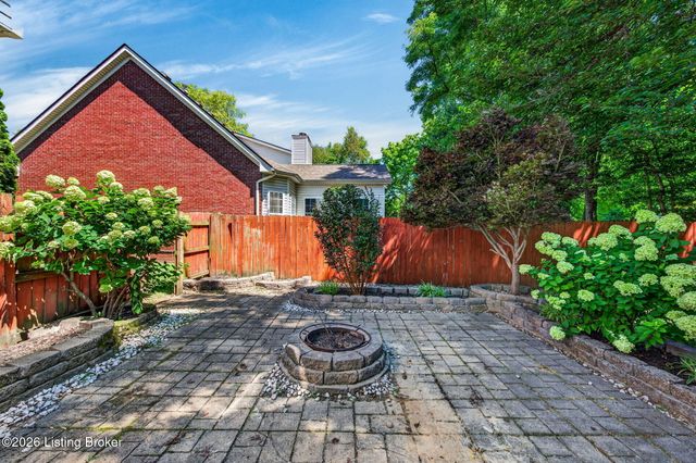 4207 Bridlepath Pl, Louisville, KY 40245