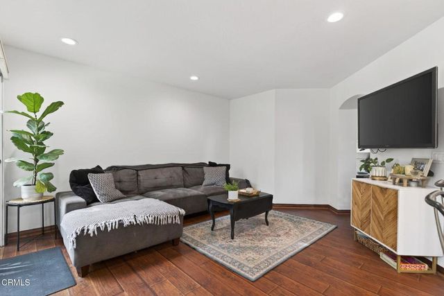 4999 Dekoven Street, Ventura, CA 93003