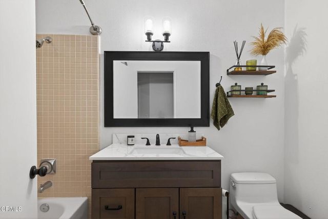 4999 Dekoven Street, Ventura, CA 93003