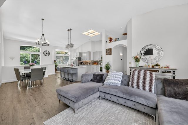 396 SEATON Dr, Folsom, CA 95630