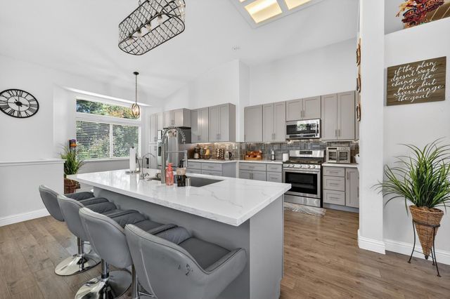 396 SEATON Dr, Folsom, CA 95630