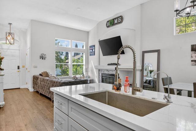396 SEATON Dr, Folsom, CA 95630