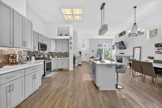 396 SEATON Dr, Folsom, CA 95630