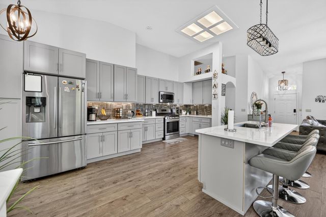 396 SEATON Dr, Folsom, CA 95630