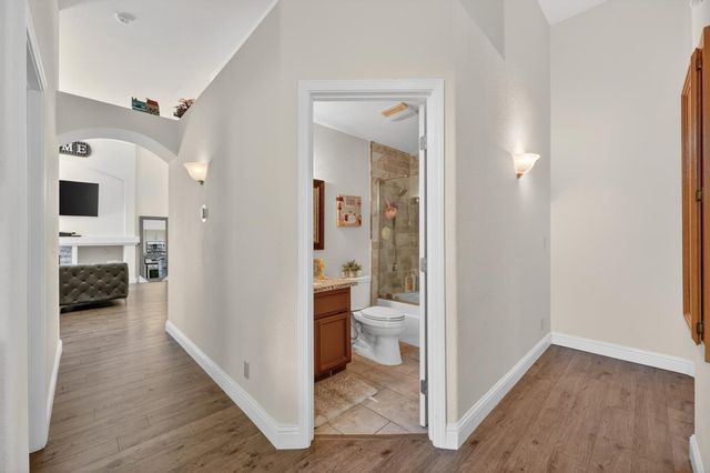 396 SEATON Dr, Folsom, CA 95630