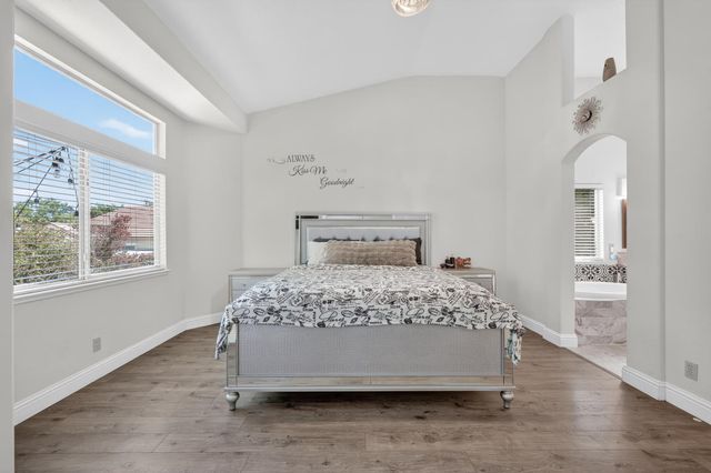396 SEATON Dr, Folsom, CA 95630