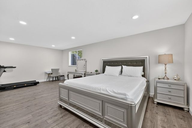 396 SEATON Dr, Folsom, CA 95630