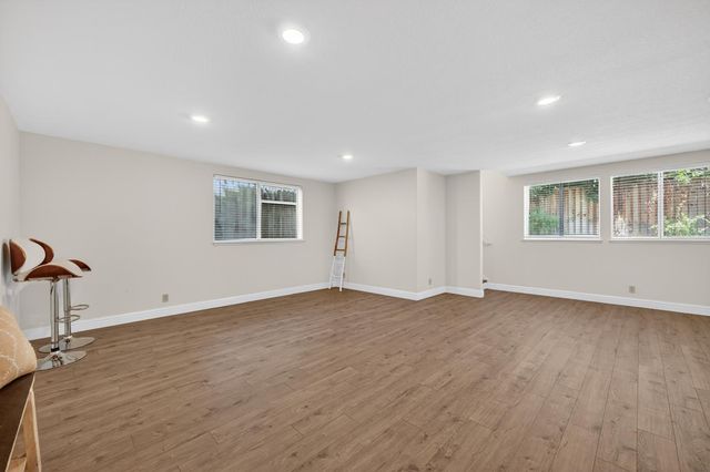 396 SEATON Dr, Folsom, CA 95630