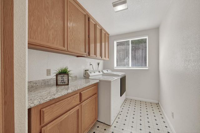 396 SEATON Dr, Folsom, CA 95630