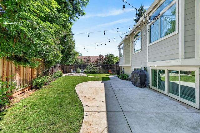 396 SEATON Dr, Folsom, CA 95630