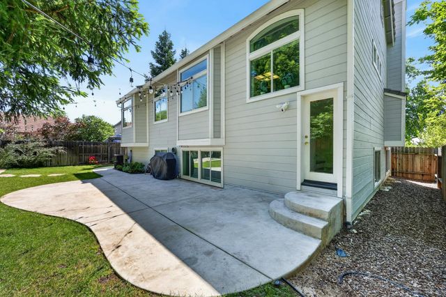 396 SEATON Dr, Folsom, CA 95630