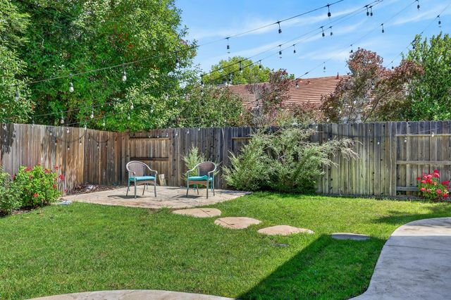 396 SEATON Dr, Folsom, CA 95630