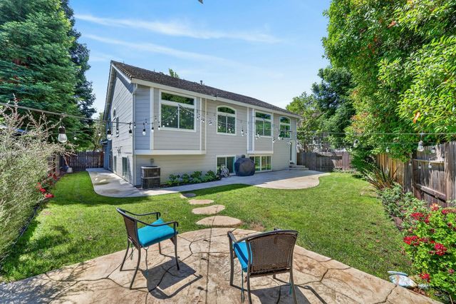 396 SEATON Dr, Folsom, CA 95630