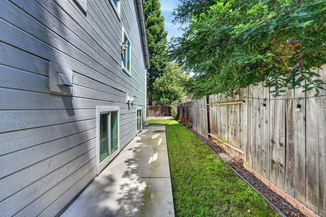 396 SEATON Dr, Folsom, CA 95630