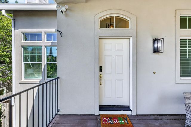 396 SEATON Dr, Folsom, CA 95630