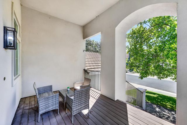 396 SEATON Dr, Folsom, CA 95630