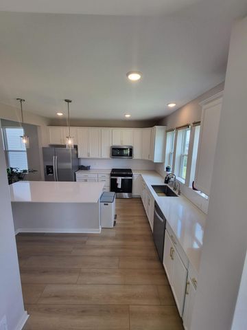 4852 Airlake Drive, Woodbury, MN 55129