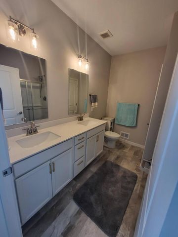 4852 Airlake Drive, Woodbury, MN 55129