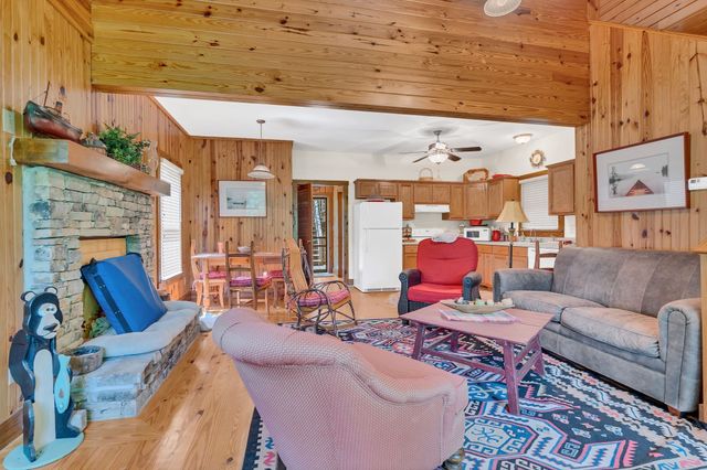 110 Village Way, Lancaster, TN 38569