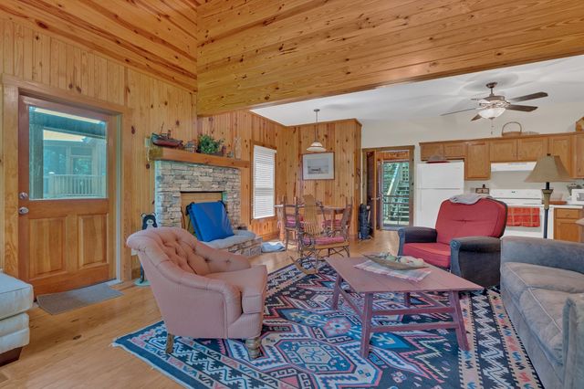 110 Village Way, Lancaster, TN 38569