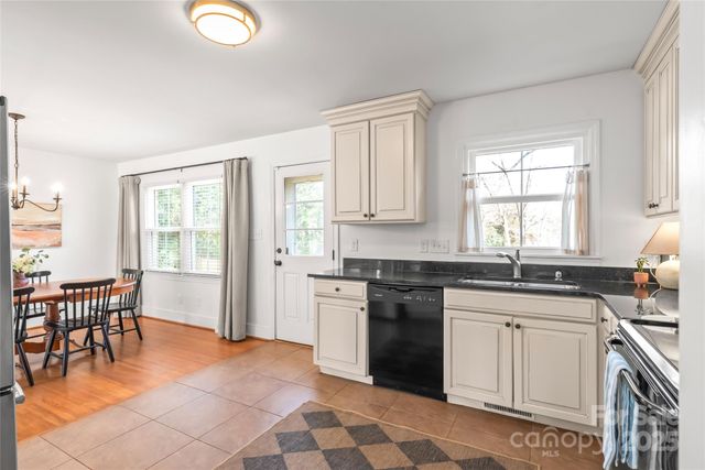 1527 Tamworth Drive, Charlotte, NC 28210