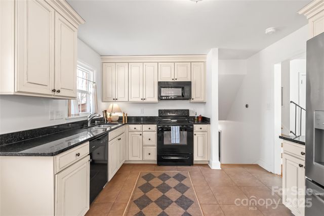 1527 Tamworth Drive, Charlotte, NC 28210