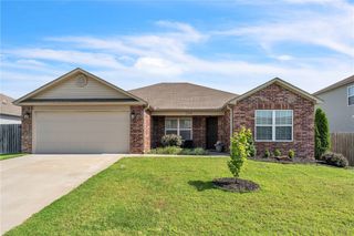 2304 Maplewood Drive, Lowell, AR 72745