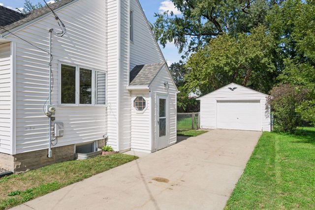 1427 1st Street SE, Rochester, MN 55904