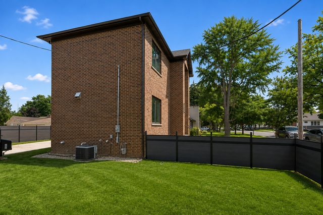 8640 Center Street, River Grove, IL 60171