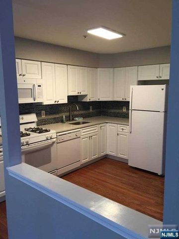 1-3-1 Orchard Park, Allendale, NJ 07401