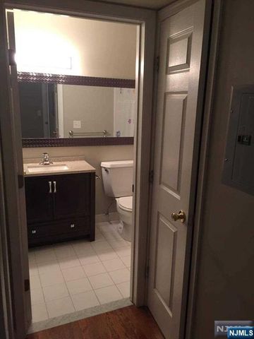 1-3-1 Orchard Park, Allendale, NJ 07401