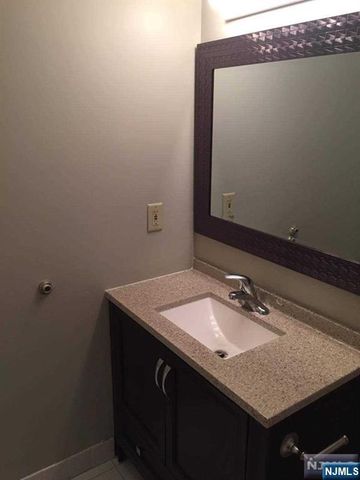 1-3-1 Orchard Park, Allendale, NJ 07401