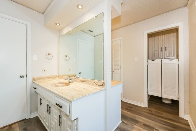 1617 James Good Lane, Garland, TX 75043