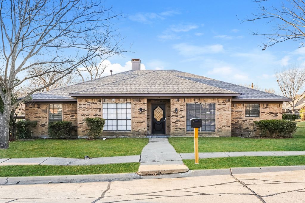 1617 James Good Lane, Garland, TX 75043