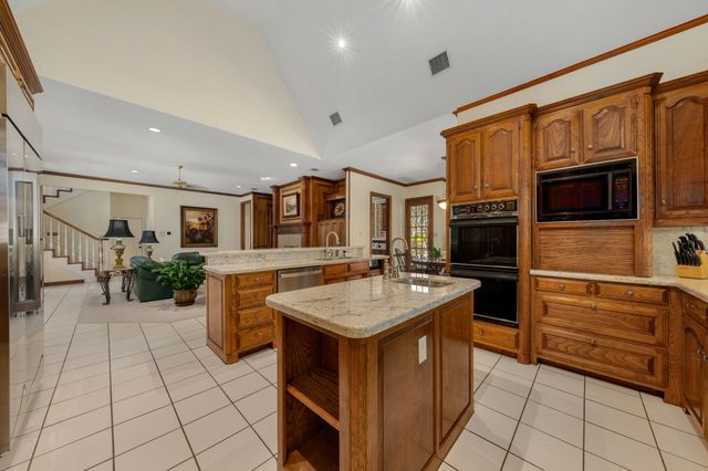 303 W Charlottesville Avenue, Colleyville, TX 76034