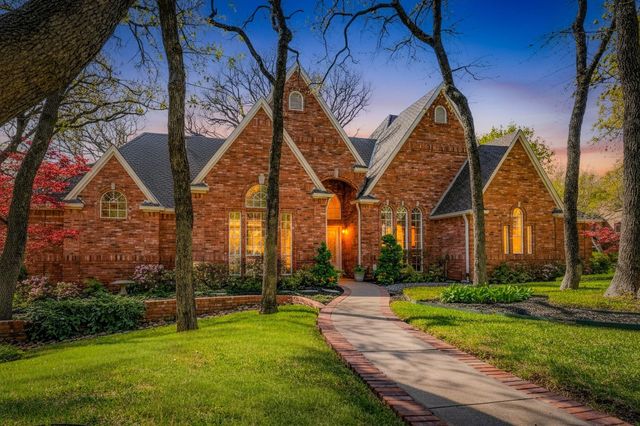 303 W Charlottesville Avenue, Colleyville, TX 76034