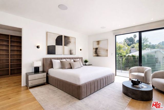 11428 Dona Lola Drive, Studio City, CA 91604