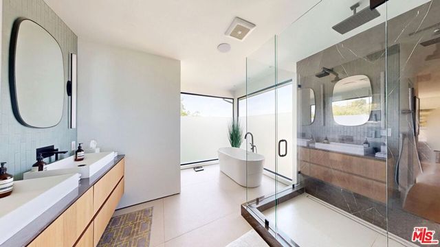 11428 Dona Lola Drive, Studio City, CA 91604