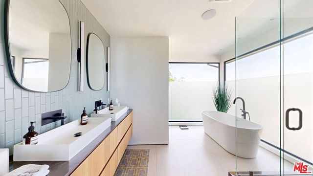 11428 Dona Lola Drive, Studio City, CA 91604